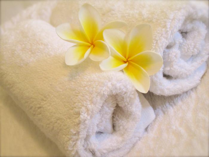white towels 2